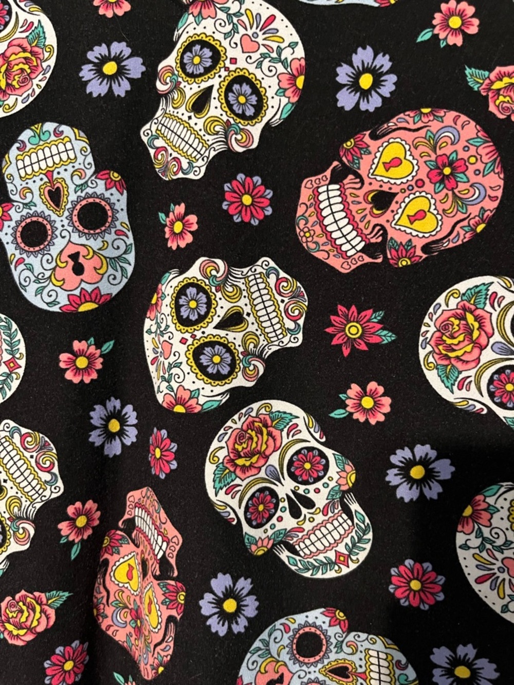 No Boundaries Women’s Black V-Neck Sugar Skull Print Top xxl 19 - Picture 4 of 6